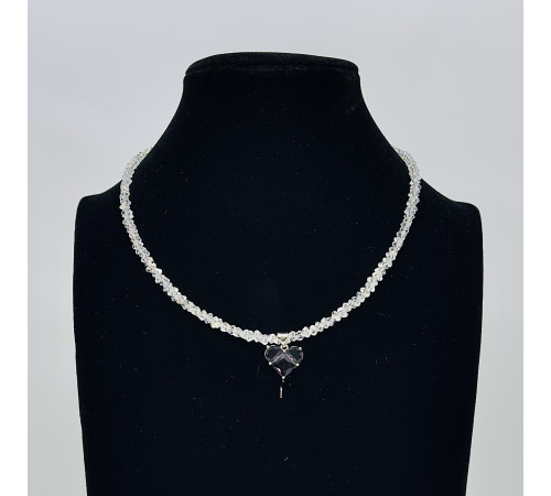 Бусы-чокер алмазное стекло белое подвеска фиолетовое сердце 3*4мм